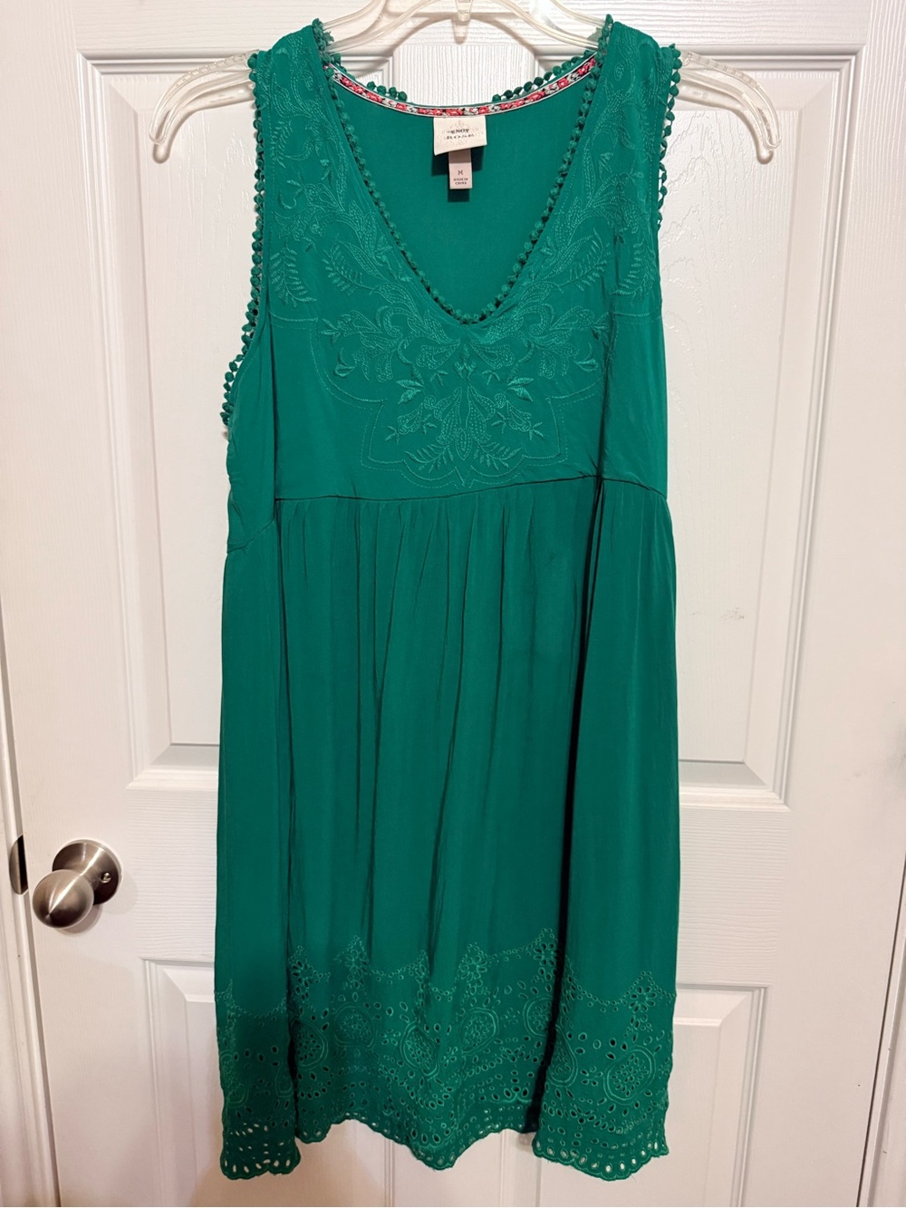 Knox Rose Green Sleeveless Embroidered V-Neck Midi Dress